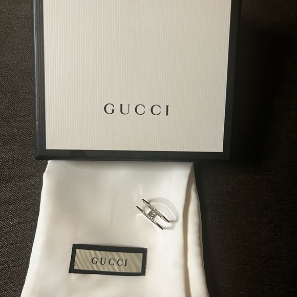 Gucci 18k White Gold Diamonds GG running ring size 24 (10.3/4US) Unisex - Picture 6 of 7